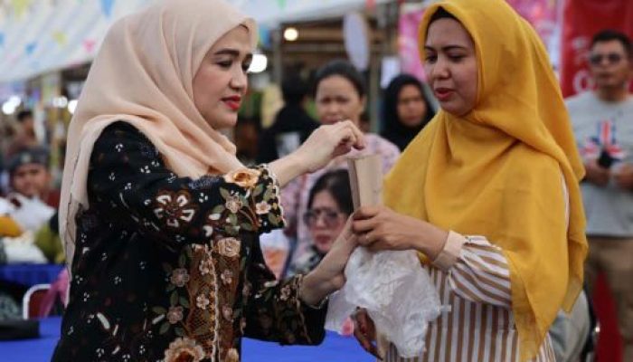 Ketua BKOW Kepri Nenny Dwiyana Nyanyang Resmikan Wonderfood Kepri Fest 2025 di TCC Mall