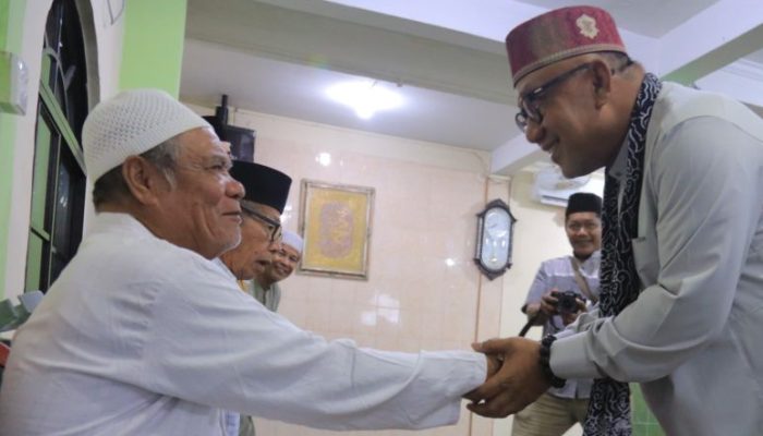 Lis Turun Langsung Bagikan Bantuan ASN Peduli ke Warga