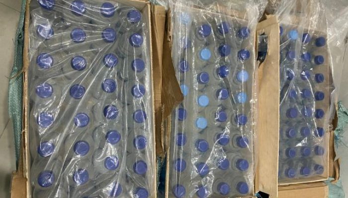 Modus Air Mineral Berisi Miras Terbongkar, 96 Botol Diamankan Bea Cukai Batam