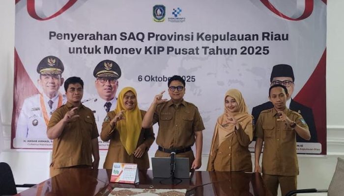 Pemprov Kepri Serahkan SAQ Monev Keterbukaan Informasi Publik ke KI Pusat