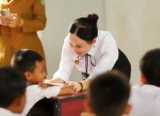 Kunjungi SDN 005 Sagulung, Li Claudia Ajak Semua Pihak Dukung Pendidikan Anak Kurang Mampu