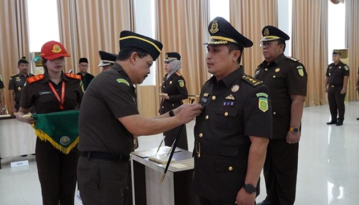 Kajati Lantik Ismail Fahmi Jadi Aspidsus dan Supardi Jadi Asbin