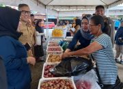 Pasar Murah Disperindag Kepri Diserbu Warga, Wagub Pastikan Stok Aman hingga Tahun Baru