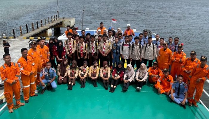 Basarnas Natuna Edukasi Pelajar Lewat Program SAR Goes To School di KN Sasikirana