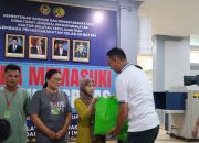 Momentum Hari Bakti, Lapas Batam Salurkan Bantuan Sembako ke Warga Sekitar