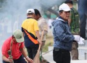 Turun Tangan Bersihkan Tugu Sirih, Ansar: Kebersihan adalah Wajah Daerah