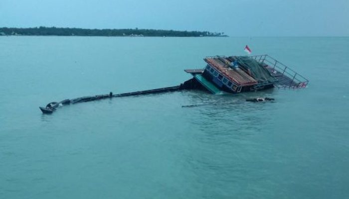 Kapal Terbalik Tengah Malam di Dabo Singkep, Semua Awak KM Sinar Budi Berhasil Diselamatkan