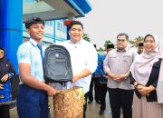 Pemkab Bintan Bagikan 6.434 Seragam Sekolah Gratis untuk Siswa Baru
