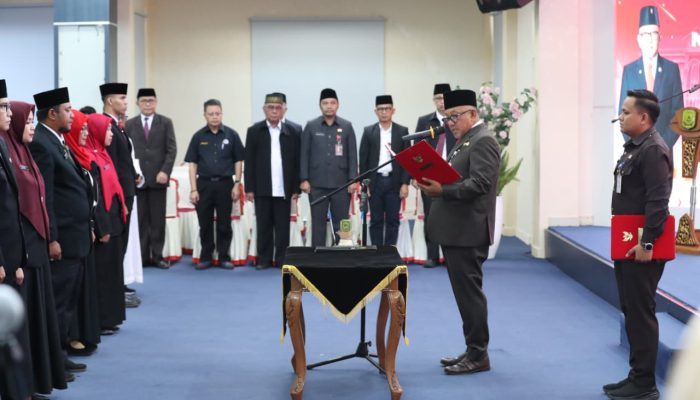 Lis Lantik 14 Pejabat, Didominasi Guru dan Penata Modal