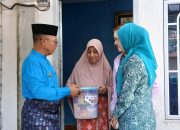 Bupati Anambas dan Ketua TP PKK Salurkan Sembako di Siantan, Pastikan Bantuan Tepat Sasaran