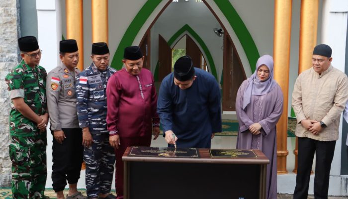 Safari Ramadan Perdana di Mantang, Bupati Roby Resmikan Masjid Besar Jannatul Bahri