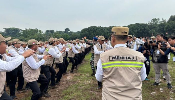 Gus Menhaj Kukuhkan 1.622 Petugas Haji 2026, Ketua PWI Kepri Ikut Dilantik