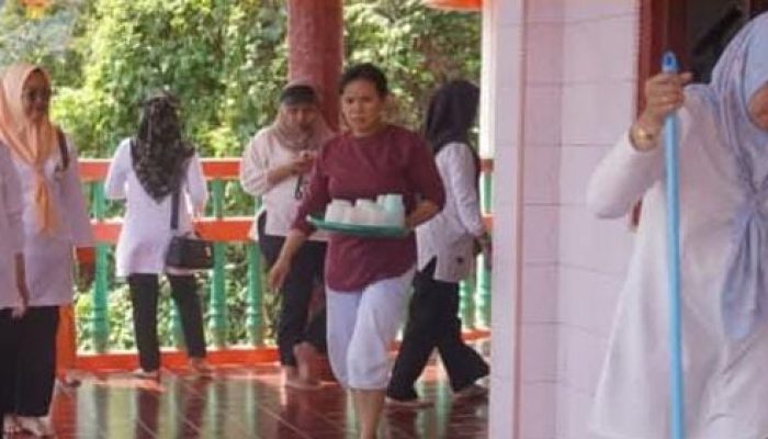 Gotong Royong di Vihara Gunung Siantan, TP PKK Anambas Perkuat Toleransi Sosial