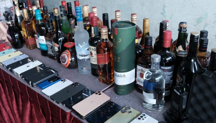 Lebih dari 100 Ton Barang Ilegal Dimusnahkan di Batam