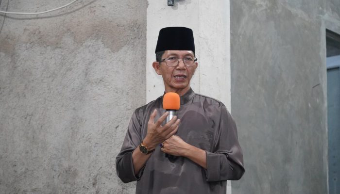 Amsakar Achmad Salurkan Bantuan untuk Musala dan Masjid di Nongsa