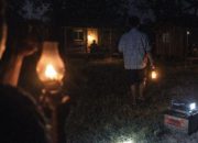 Dua Bulan Tanpa Listrik, Warga Pasir Lulun Jalani Ramadan dengan Pelita