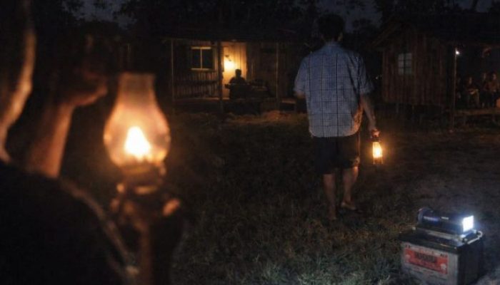 Dua Bulan Tanpa Listrik, Warga Pasir Lulun Jalani Ramadan dengan Pelita