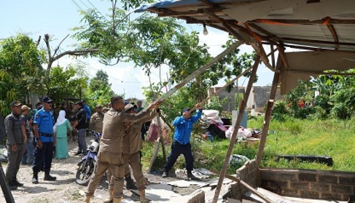 Penertiban Lahan BP Batam, Puluhan Bangunan Ilegal Dibongkar