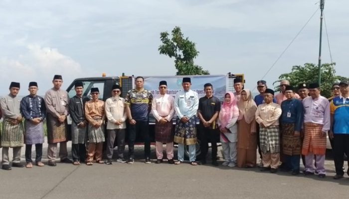 Atasi Masalah Sampah, Bupati Aneng Pasok Mobil Operasional ke Desa Tarempa Barat