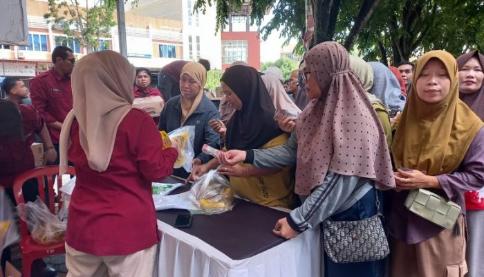 Minyak dan Beras Jadi Buruan Warga di Operasi Pasar Murah Tanjungpinang