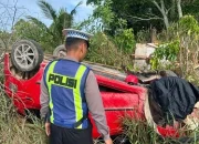Mobil Agya Terbalik di Bintan, Pengemudi Diduga Mengantuk dan Alami Cedera Berat