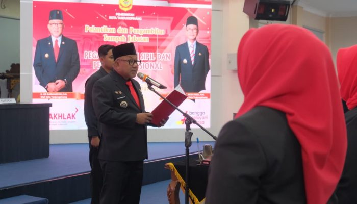 Lis Lantik Pejabat dan PNS Dokter di Tanjungpinang