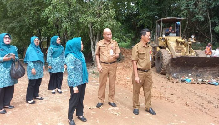 Kunjungi TPA Ganet, Weni Usulkan Wisata Edukasi Pengelolaan Sampah