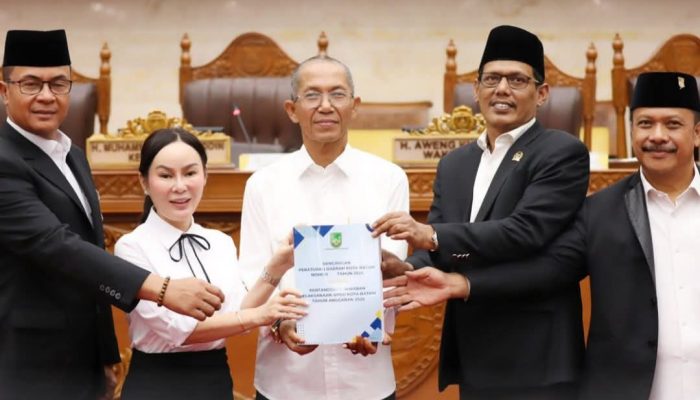 Batam Kembali Raih WTP ke-14, Amsakar Serahkan Pertanggungjawaban APBD 2025 ke DPRD