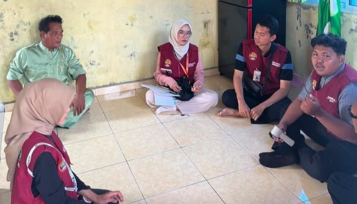 Mahasiswa KKN Door to Door Data UMKM dan Mata Pencaharian Warga Mantang Besar