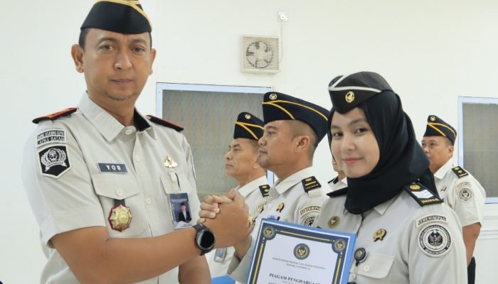 Lapas Batam Beri Penghargaan Pegawai Teladan usai Apel Bersama Kemenko Kumham Imipas
