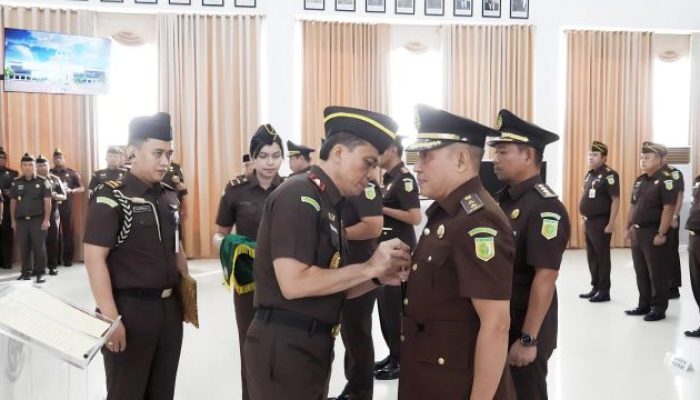 Kajati Kepri Lantik Tiga Pejabat: Dedy Frits Rajagukguk Jadi Asdatun, Sundoro Adi dan Andhy Hermawan Jadi Kajari