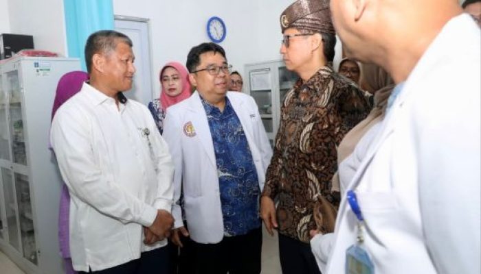 Menkes Tinjau Operasi Aneurisma Otak Perdana di RSUD Embung Fatimah Batam