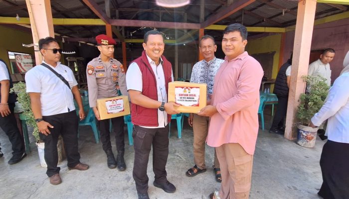 Jelang HUT Ke-81 RI, Satresnarkoba Polresta Tanjungpinang Salurkan Bansos dan Bendera ke Warga