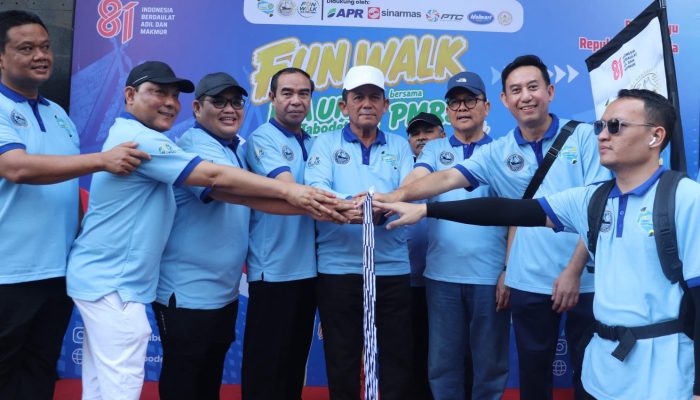 Ansar Lepas Fun Walk Alumni UNRI, Lalu Ikut Menyusuri Thamrin-Sudirman