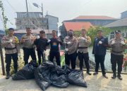 Pantai dan Laut Tarempa Dibersihkan, Polsek Siantan Ajak Warga Stop Buang Sampah Plastik