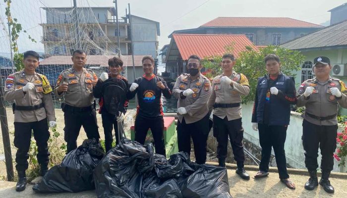 Pantai dan Laut Tarempa Dibersihkan, Polsek Siantan Ajak Warga Stop Buang Sampah Plastik