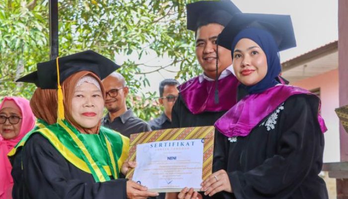 Bukan Hanya Anak Muda, 37 Lansia Bintan Ikuti Prosesi Wisuda