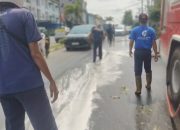 Tumpahan Solar Bikin Jalan DI Panjaitan Licin, Sejumlah Pengendara Terjatuh
