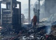 Gudang Barang Bekas di Tanjung Unggat Terbakar, Material Plastik Bikin Api Cepat Membesar